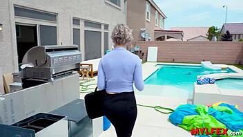 Lazy man distracts the home inspector milf from her duties