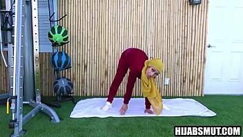 Muslim Housewife Boldly Cheats With Personal Trainer In Intense Workout Fuck