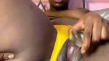 Hey cutie, watch this Connecticut rapper babe play with toys on her pretty ebony pussy solo! 😘🍆