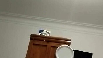 ohh, i'm dancing so sexy just for you, like umm, feel the rhythm baby...