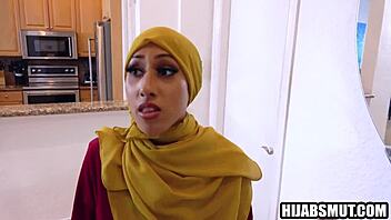 Muslim Housewife Boldly Cheats With Personal Trainer In Intense Workout Fuck