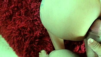 Tia cachonda penetrated hard doggystyle after gifting phone