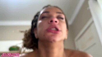 I couldnt resist the massagista I sat on his rola and gozei everywhere