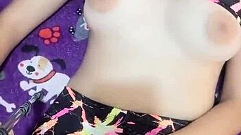 Que rico me toco me encanta cuando me pongo caliente quieres ver mas de esta latina housewife en uniform?