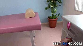 Kyoka Mizusawa gives hardcore Japan oral job in stockings for first time uncensored action