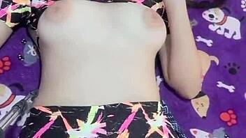 Que rico me toco me encanta cuando me pongo caliente quieres ver mas de esta latina housewife en uniform?