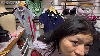 me folle a vendedora de calzones del mercado en el centro de lima