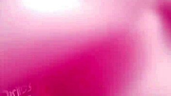 hey check out that curvy brunette in jeans at the shop