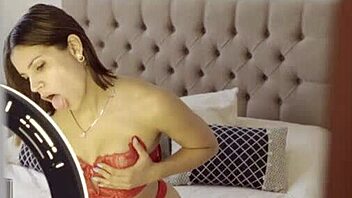 Hey, I caught a cute Colombian girl naked on webcam asking for help with her content creation.