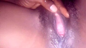 naomie lux enjoys her passionate solo session