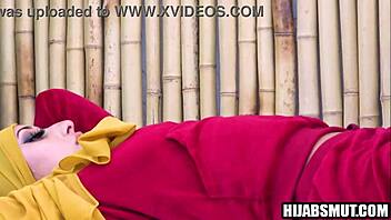 Muslim Housewife Boldly Cheats With Personal Trainer In Intense Workout Fuck