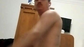 ohh, i'm dancing so sexy just for you, like umm, feel the rhythm baby...