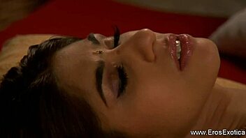 Cunnilingus session from the far east with milf masturbation 💋