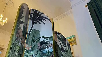 Wow! Hot petite 18+ cheerleader with tight shaved pussy turns fashion shoot into wild porn casting!