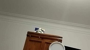 ohh, i'm dancing so sexy just for you, like umm, feel the rhythm baby...