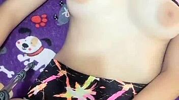 Que rico me toco me encanta cuando me pongo caliente quieres ver mas de esta latina housewife en uniform?