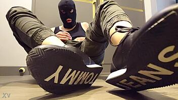 Guy masturbates while wearing sneakers