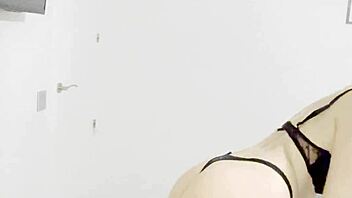 this mature woman loves to tease and show off her curves 😉🇫🇷