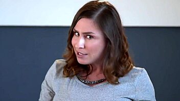 Emme White shows how to get pleasure during pregnancy with Loupan - wow!