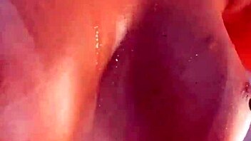 Puta gostosa molhando tudo com squirt goze 6x duvido nao gozar com ela roseredvip