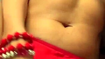 Puta gostosa molhando tudo com squirt goze 6x duvido nao gozar com ela roseredvip