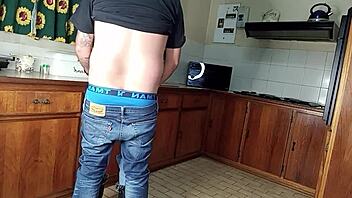 quick standing fuck in the kitchen with a cute amateur bending over