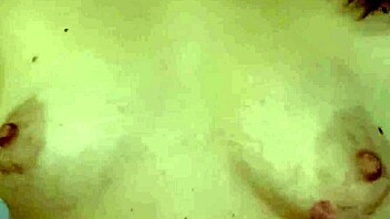 this mature woman loves to tease and show off her curves 😉🇫🇷