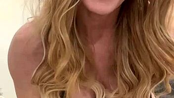 hey fans, check out this muscle flexing show just for you who love athletic vibes