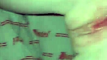 This pintoloko110 video shows her addicted to that big black cock, doing everything on all fours for it.