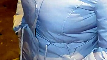 Meeting mature chubby blonde with huge ass on street