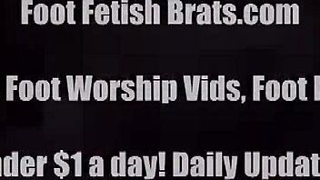 Lick and Worship My Sexy Little 18+ Feet Girl