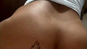 ruiva putona faz chamada de vídeo com o amante e logo depois o marido arregaça o cu da vagabunda