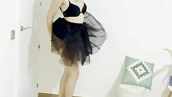 this mature woman loves to tease and show off her curves 😉🇫🇷