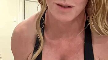 hey fans, check out this muscle flexing show just for you who love athletic vibes