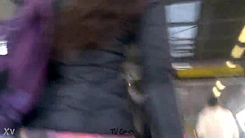 Voyeur catches amateur in skirt flashing her big ass outdoors in high definition