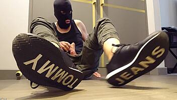 Guy masturbates while wearing sneakers
