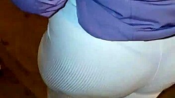 Meeting mature chubby blonde with huge ass on street