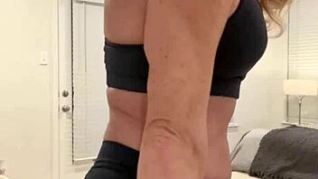 hey fans, check out this muscle flexing show just for you who love athletic vibes