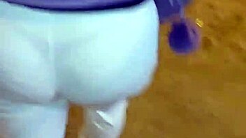 Meeting mature chubby blonde with huge ass on street