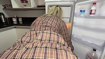 Innocent Delivery Guy Encounters Nympho Housewife Tiffany Montavani With Fetish For Motoboy In Bathing Scene