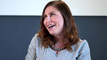 Emme White shows how to get pleasure during pregnancy with Loupan - wow!