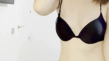 this mature woman loves to tease and show off her curves 😉🇫🇷