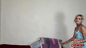 sortudo enjoys time with three attractive women