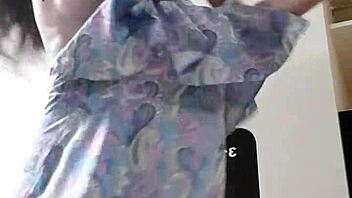 Naked Teen Amateur Voyeur in Public Locker Room