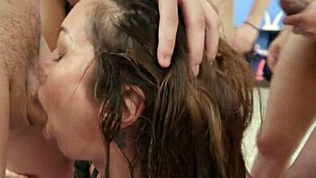 DAP AND FIST GOES WET VITTORIA DIVINE 5ON1 ANAL FISTING ATM DAP DEEPTHROAT ROUGH SEX GAPES BUTTROSE PEE DRINK COCKTAIL SHOWER CUM IN MOUTH SWALLOW GIO2814!