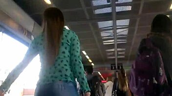 Voyeur catches amateur in skirt flashing her big ass outdoors in high definition