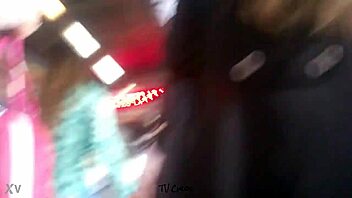 Voyeur catches amateur in skirt flashing her big ass outdoors in high definition