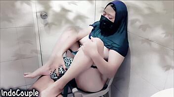 curvy amateur girlfriend and boyfriend moaning loudly during pussy licking and doggy fucking