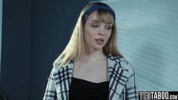 Милфа с большими сиськами крадет у подруги юную секретаршу для лесби триббинга лизания пизды пальчиков и facesitting в офисе