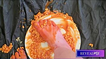 Revealme foot fetish fantasy with sexy soles and toe-sucking in shower 🦶😍